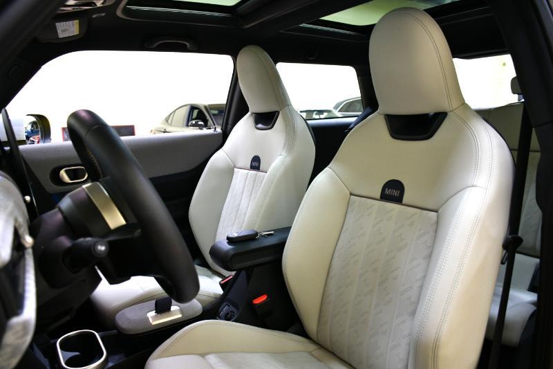 Mini Coopers Signature 2 Door Hatchback - Thumbnail 20