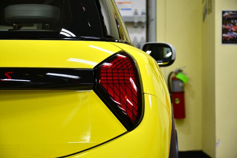 Mini Coopers Signature 2 Door Hatchback - Thumbnail 12