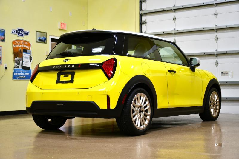 Mini Coopers Signature 2 Door Hatchback - Thumbnail 13