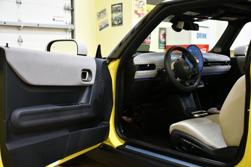 Mini Coopers Signature 2 Door Hatchback - Thumbnail 14