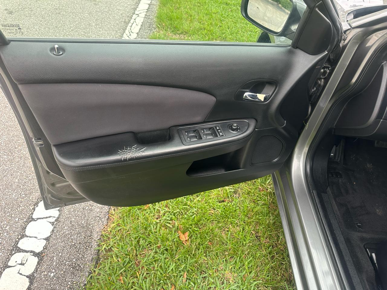 Chrysler 200Lx - Thumbnail 13