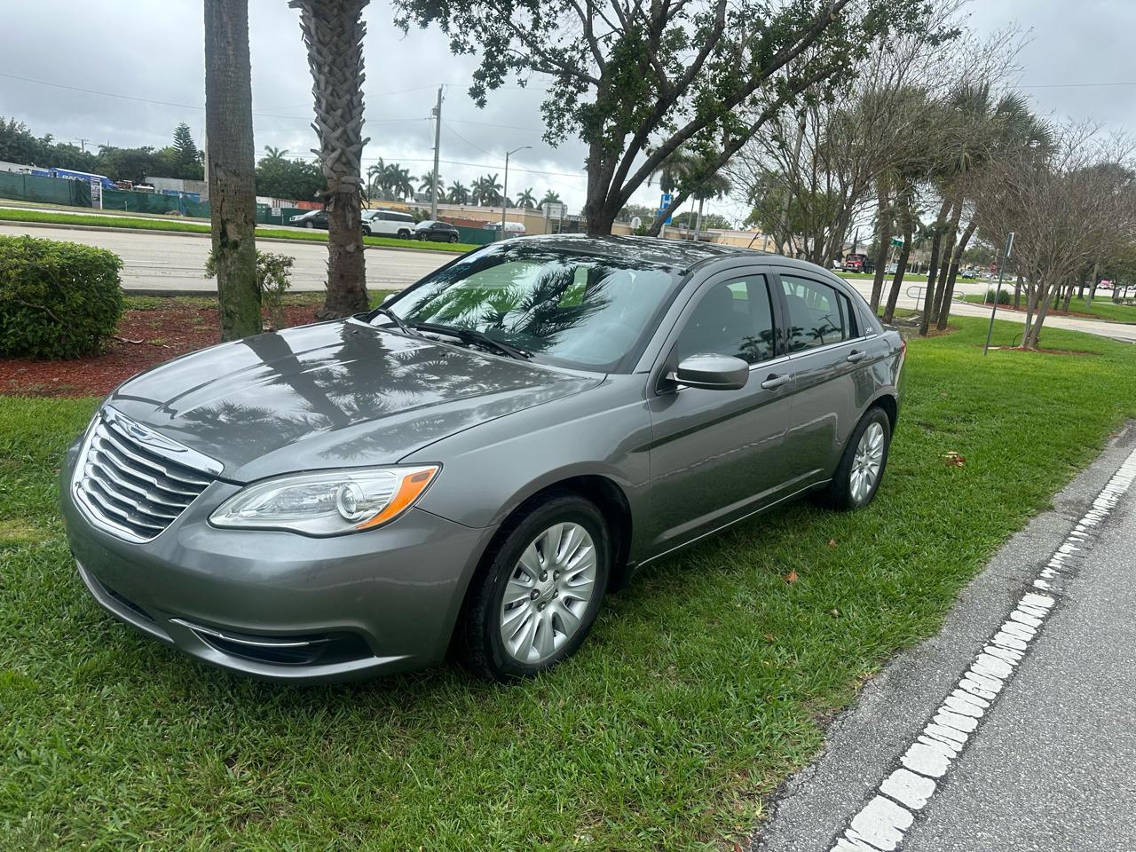 Chrysler 200Lx - Thumbnail 2