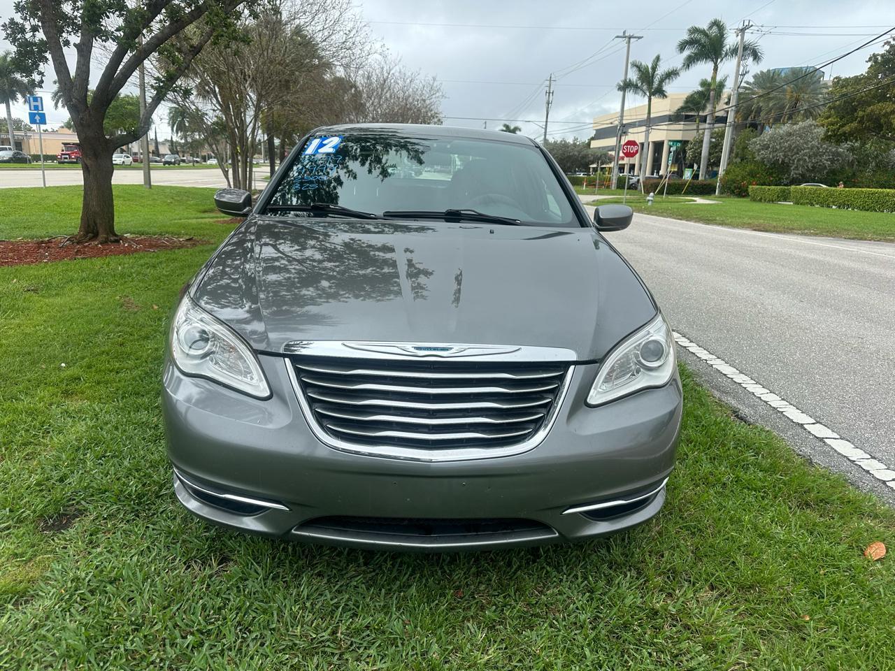 Chrysler 200Lx - Thumbnail 3