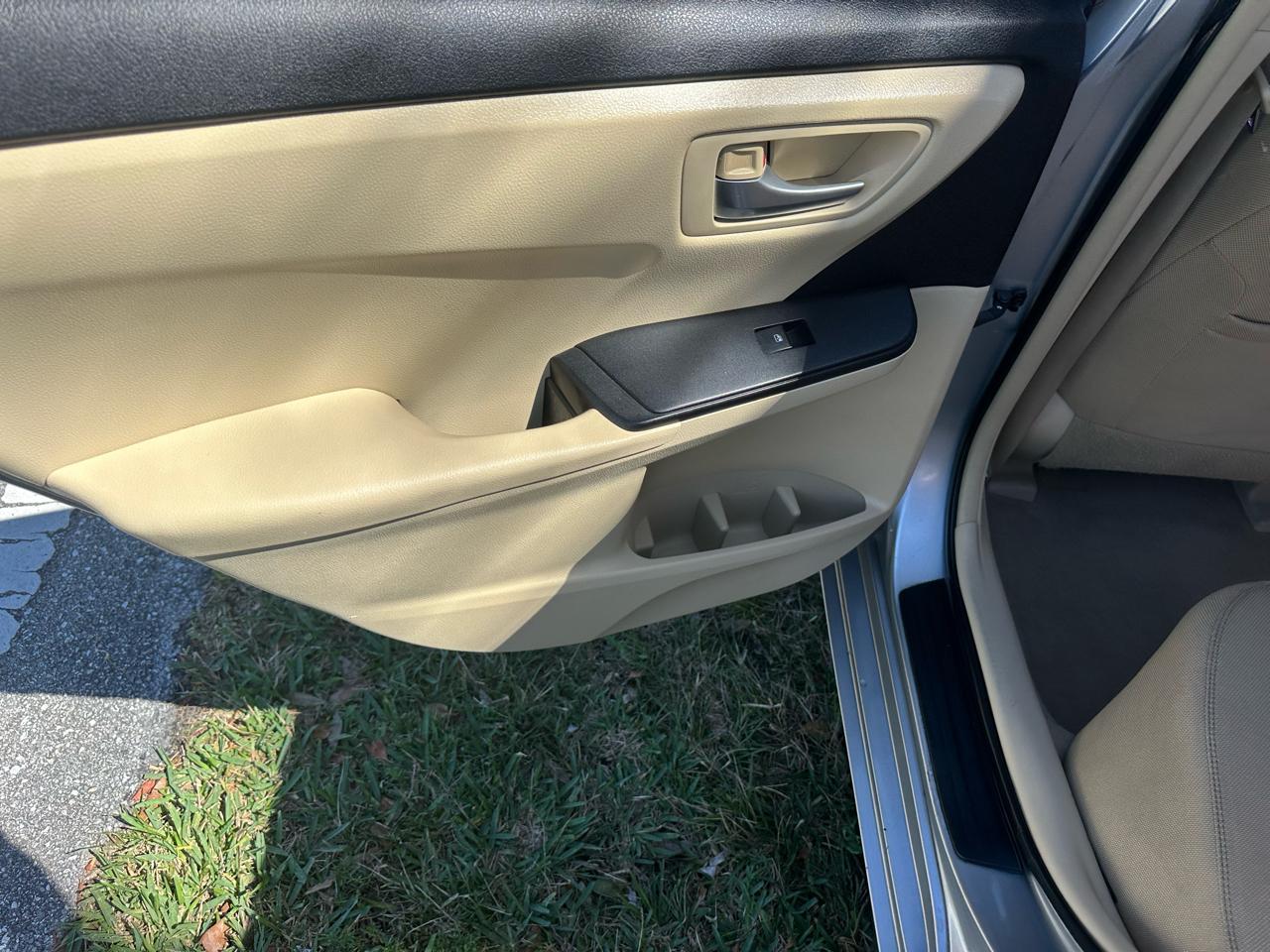 Toyota Camryse - Thumbnail 9