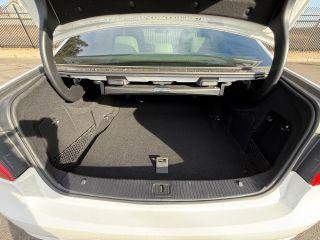 Mercedes-Benz E-Class - Thumbnail 6