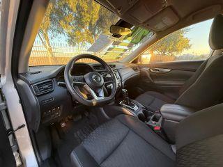 Nissan Rogue - Thumbnail 2