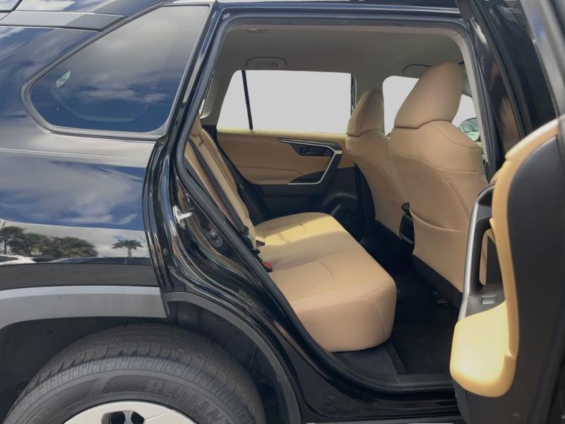 Toyota Rav4 Le - Thumbnail 13