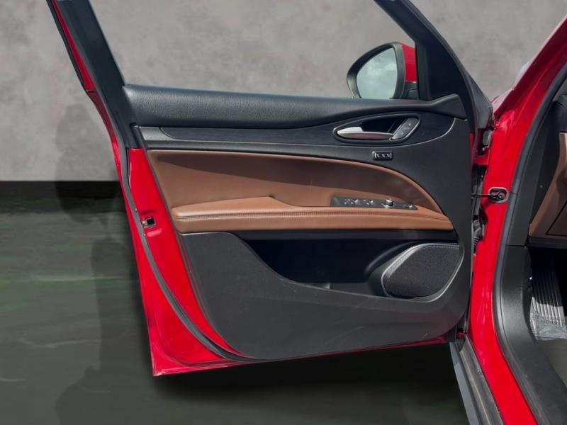 Alfa Romeo Stelvio - Thumbnail 10