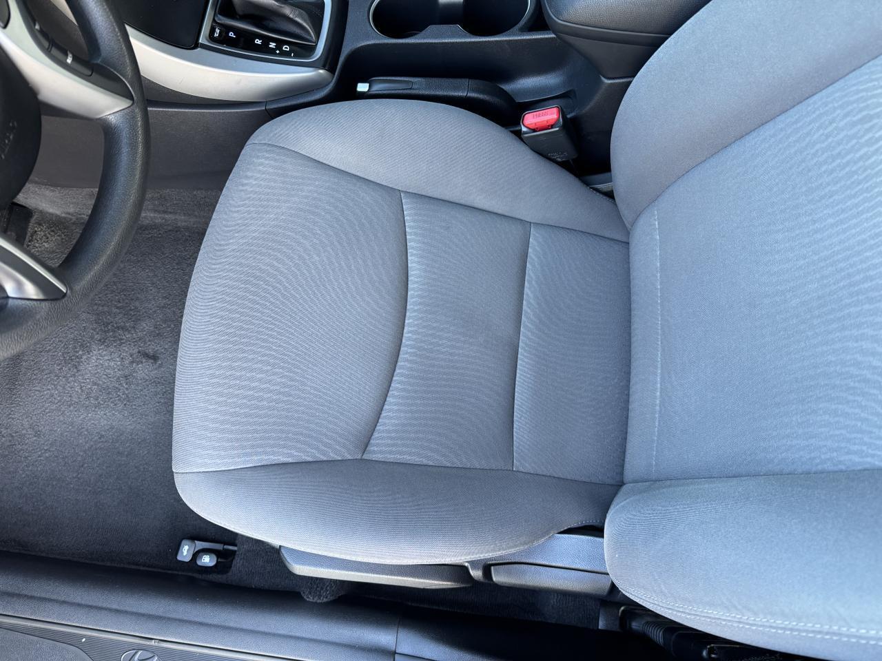 Hyundai Elantra - Thumbnail 14