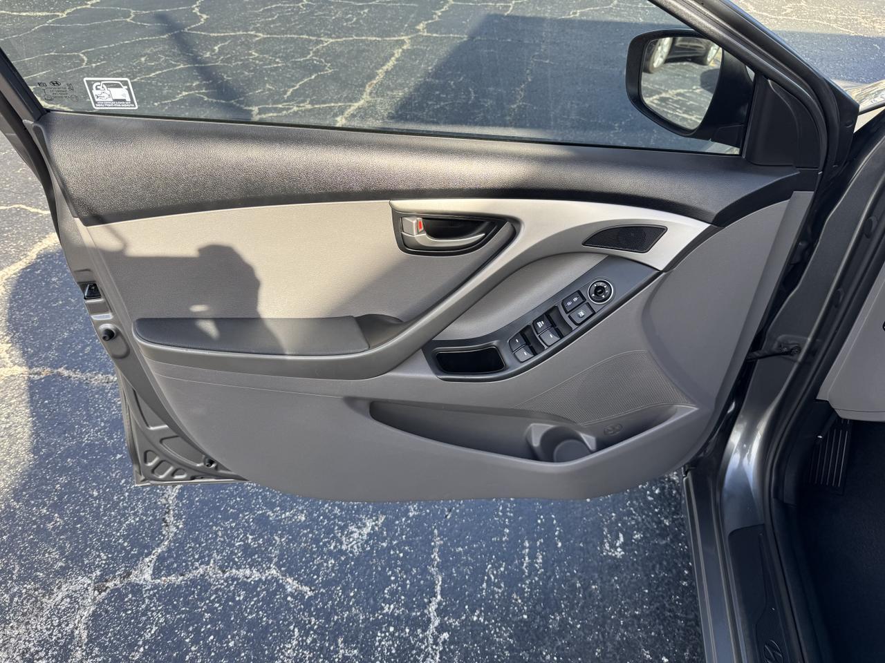 Hyundai Elantra - Thumbnail 17