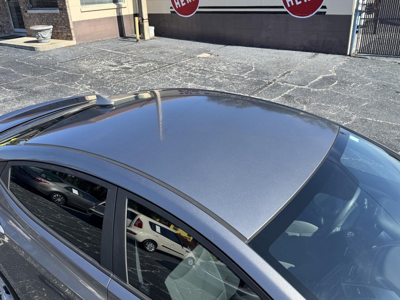 Hyundai Elantra - Thumbnail 4