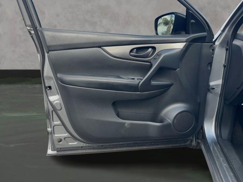 Nissan Rogue Sport S - Thumbnail 10