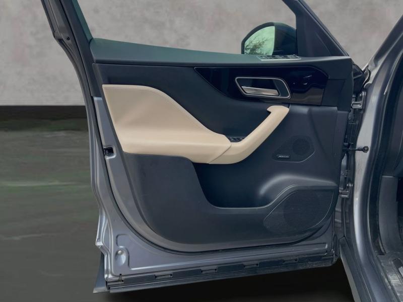 Jaguar F-Pace 25T Premium - Thumbnail 10