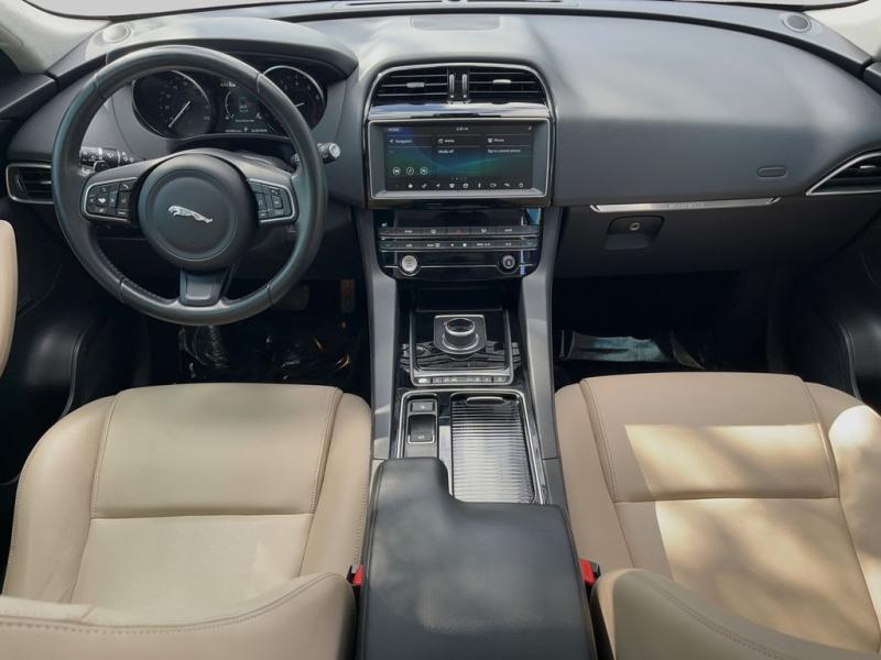 Jaguar F-Pace 25T Premium - Thumbnail 17