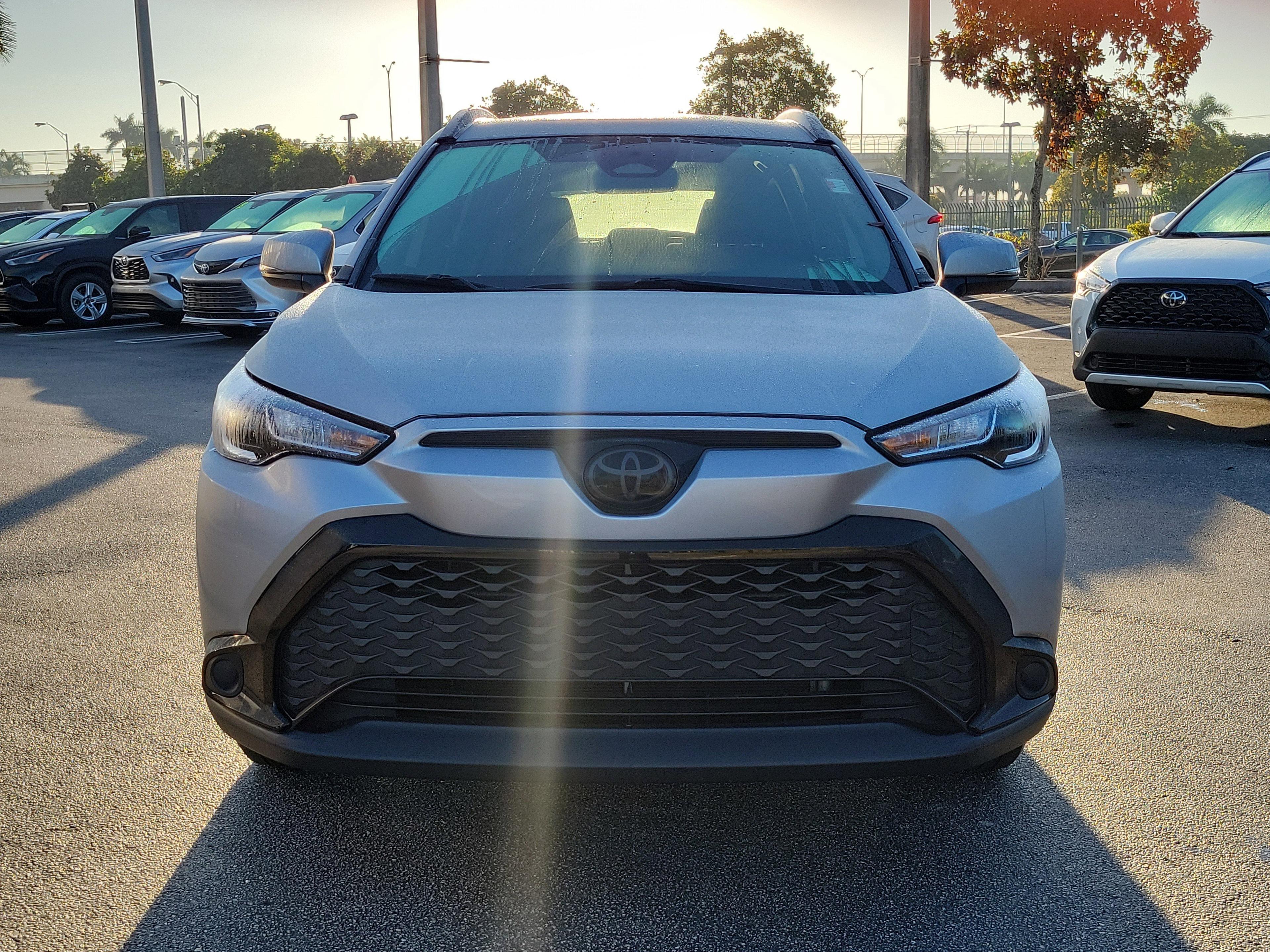 Toyota Corolla Cross Hybrid Se Awd - Thumbnail 3