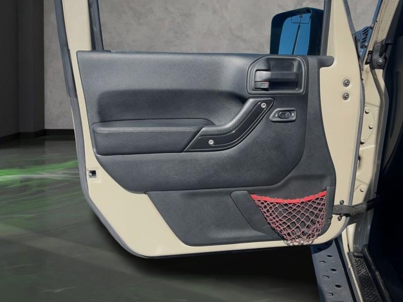 Jeep Wrangler Unlimited Rubicon Recon - Thumbnail 10