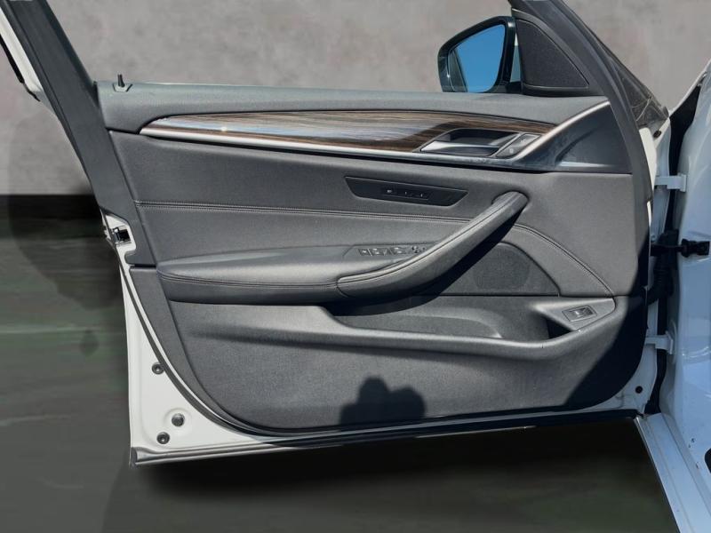 Bmw 5 Series 530I Xdrive - Thumbnail 10