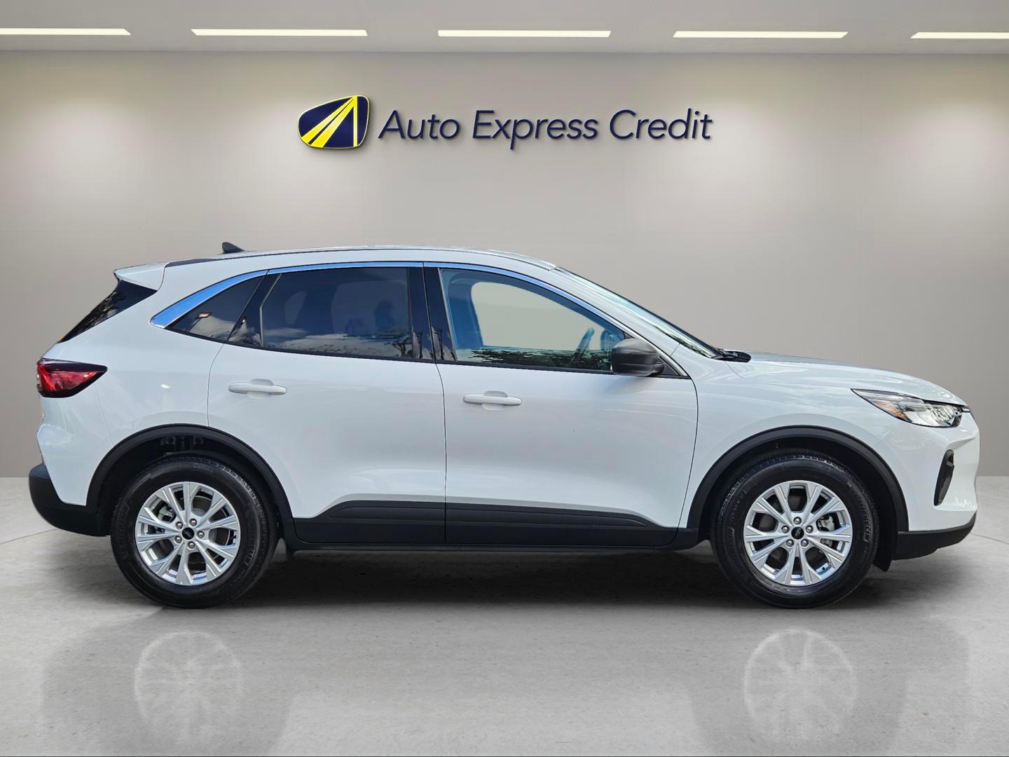 Ford Escape Active - Thumbnail 3