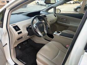 Toyota Prius V - Thumbnail 16