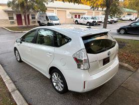 Toyota Prius V - Thumbnail 13