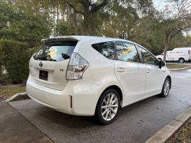 Toyota Prius V - Thumbnail 10