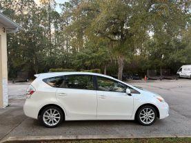 Toyota Prius V - Thumbnail 8