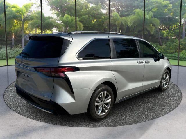TOYOTA SIENNA - Thumbnail 5