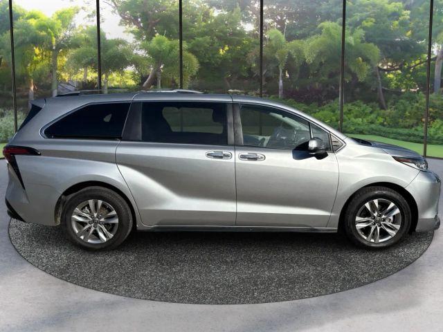 TOYOTA SIENNA - Thumbnail 4