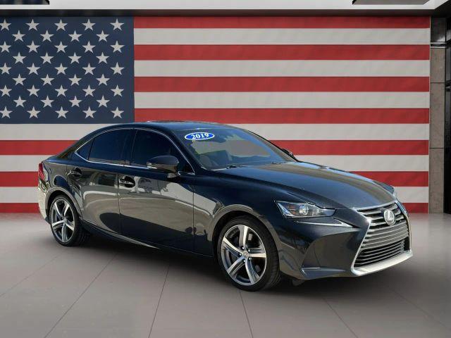 LEXUS IS - Thumbnail 3