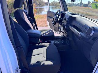 Jeep Wrangler Unlimited - Thumbnail 14