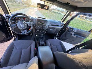 Jeep Wrangler - Thumbnail 14