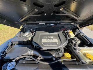 Jeep Wrangler - Thumbnail 4