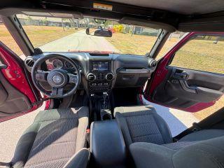 Jeep Wrangler - Thumbnail 15