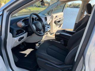 Chrysler Pacifica - Thumbnail 18