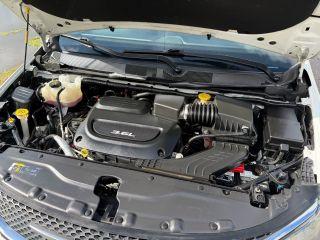 Chrysler Pacifica - Thumbnail 2