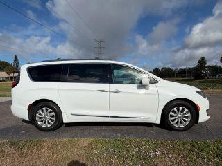 Chrysler Pacifica - Thumbnail 10