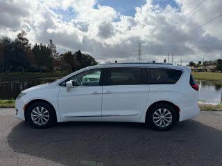 Chrysler Pacifica - Thumbnail 11