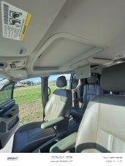 Chrysler Town & Country - Thumbnail 6