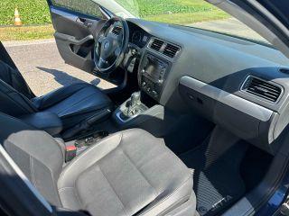 Volkswagen Jetta - Thumbnail 2