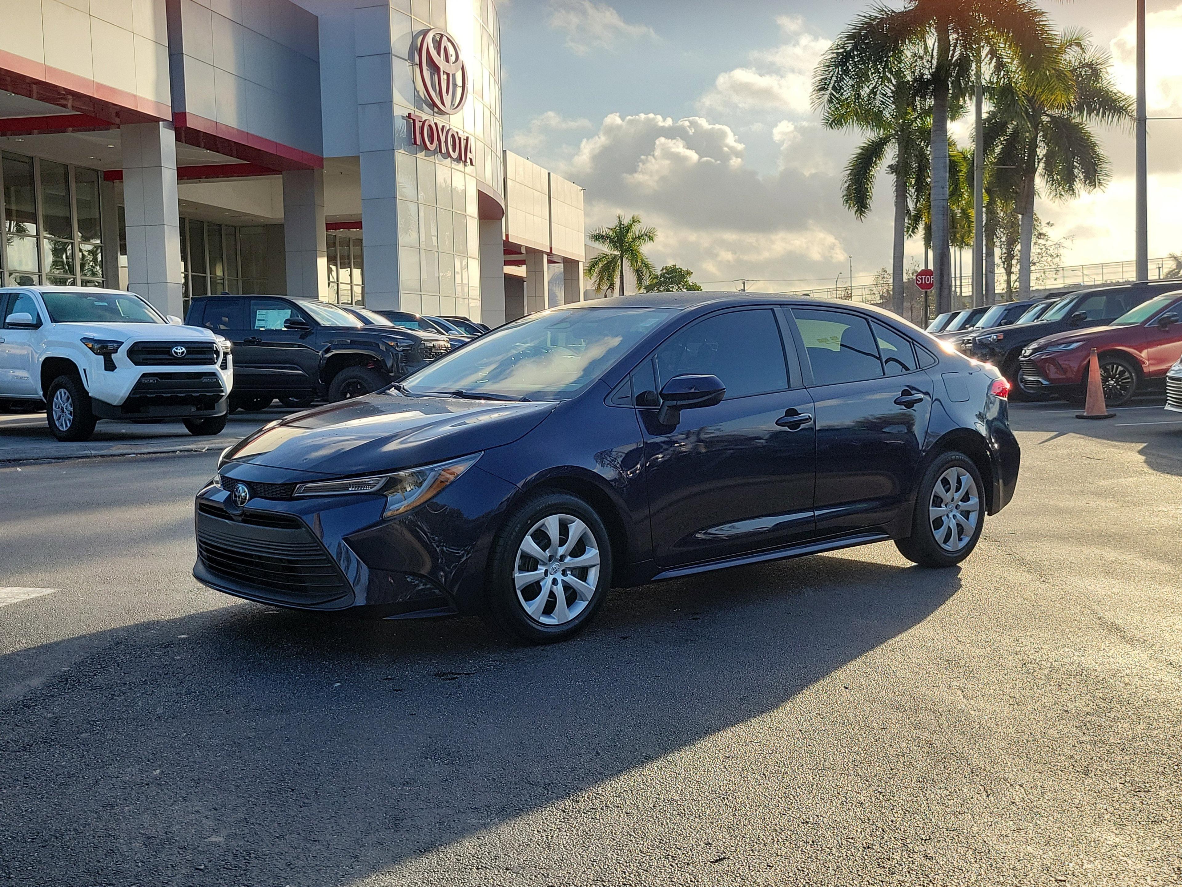 Toyota Corolla Le Fwd - Thumbnail 3