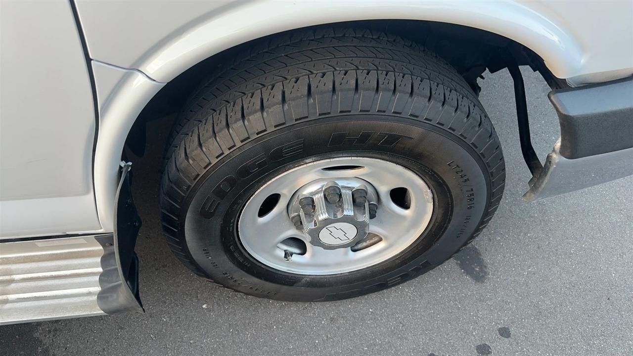 Chevrolet Express Passengerrwd 3500 135" 1Lt - Thumbnail 16