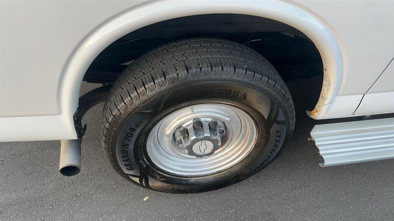 Chevrolet Express Passengerrwd 3500 135" 1Lt - Thumbnail 15