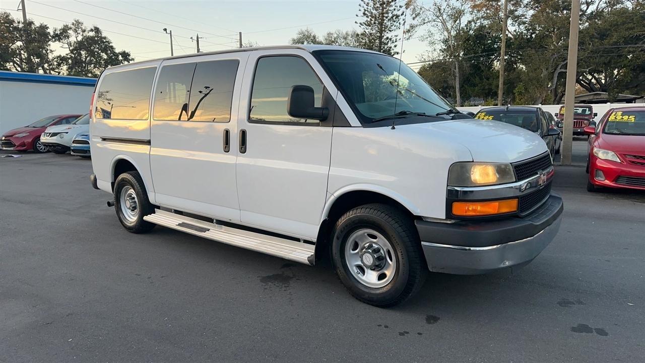 Chevrolet Express Passengerrwd 3500 135" 1Lt - Thumbnail 4