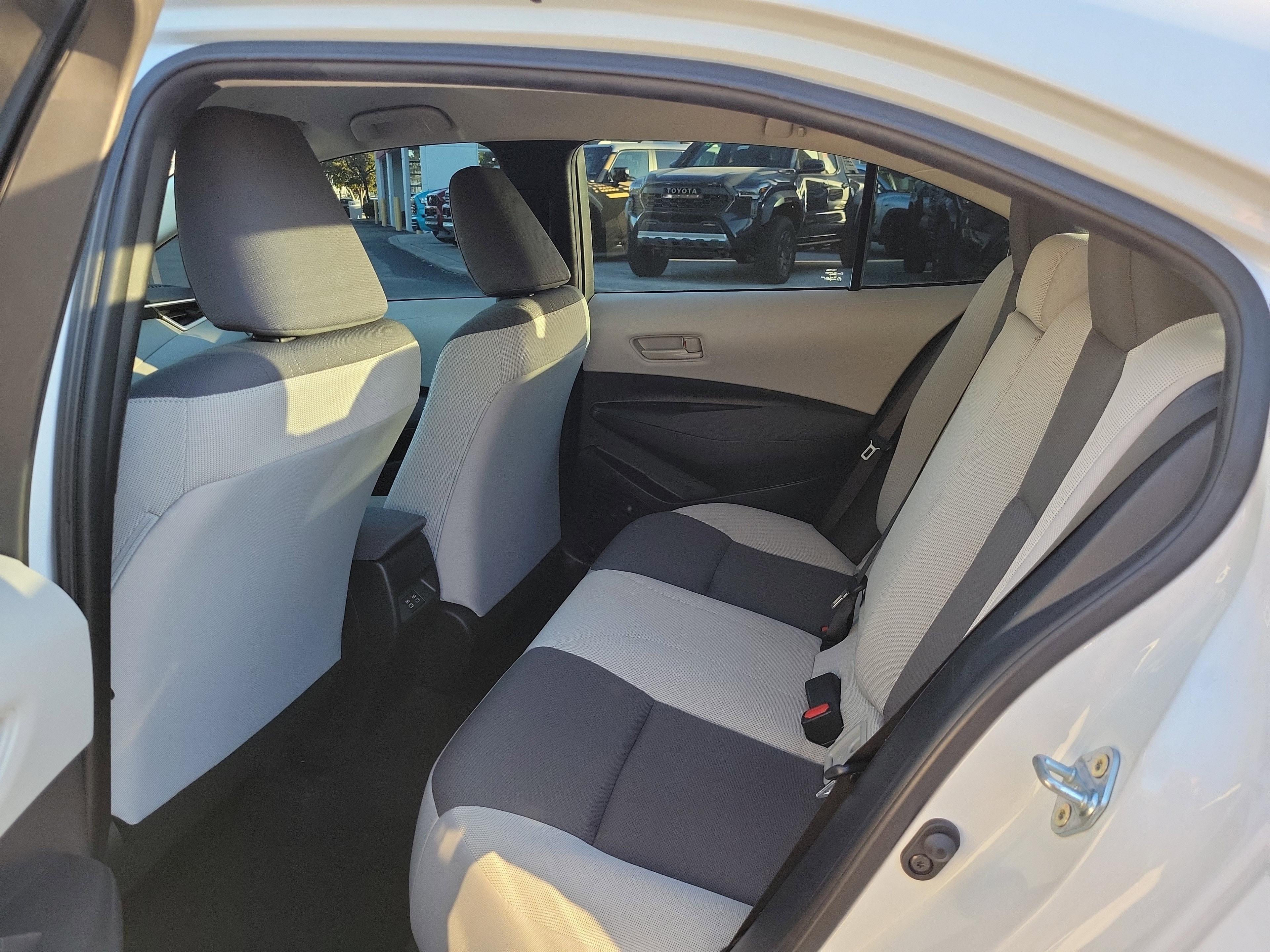 Toyota Corolla Le Fwd - Thumbnail 10