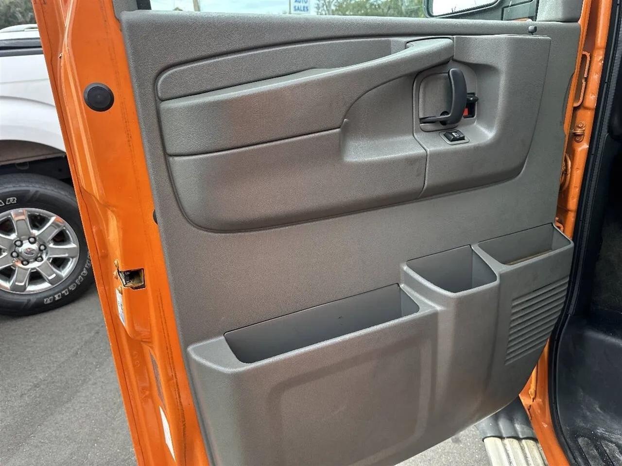 Chevrolet Express Passengerrwd 3500 135" Lt W/1Lt - Thumbnail 12