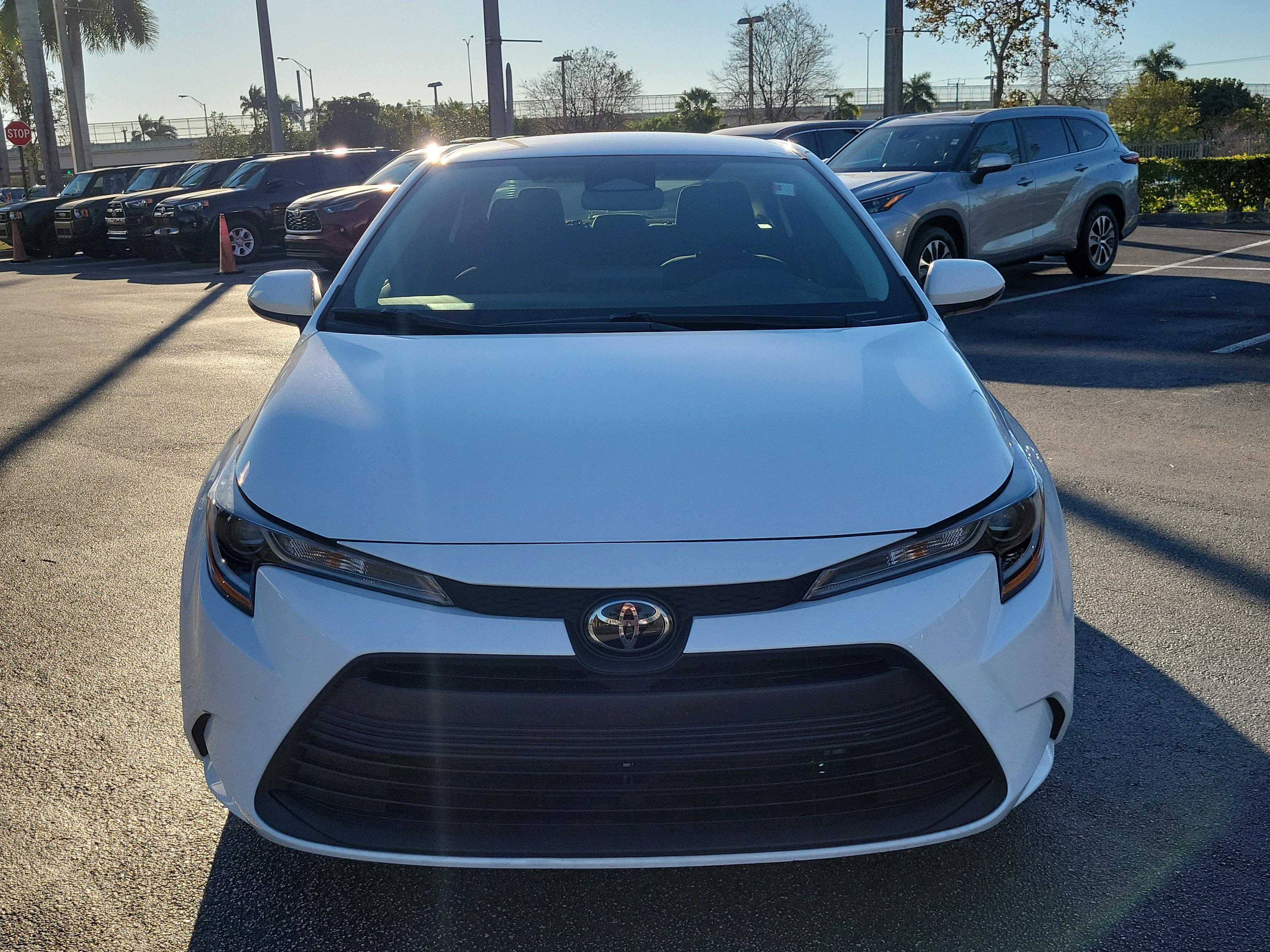 Toyota Corolla Le Fwd - Thumbnail 4