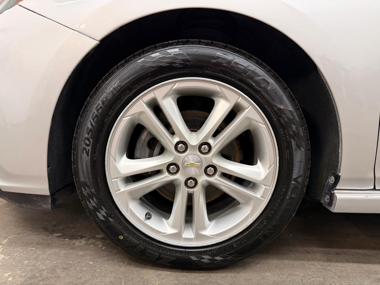 Chevrolet Cruzelt Auto Hatchback - Thumbnail 8