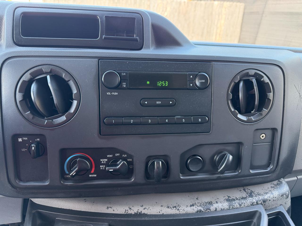 Ford Econolinee-350 Super Duty - Thumbnail 18