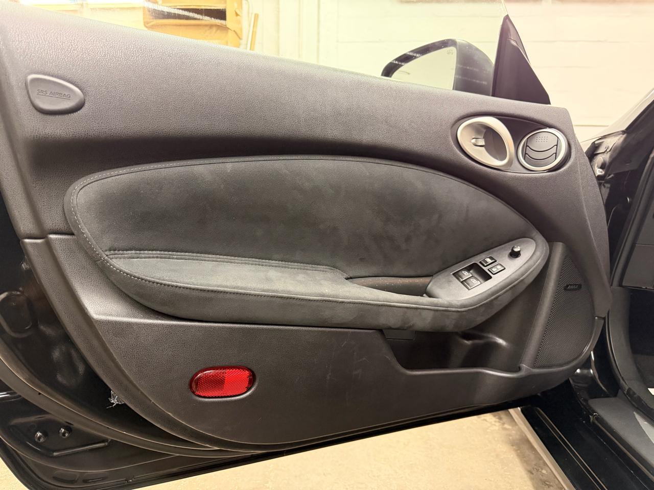 Nissan Z370Z Touring Roadster - Thumbnail 13