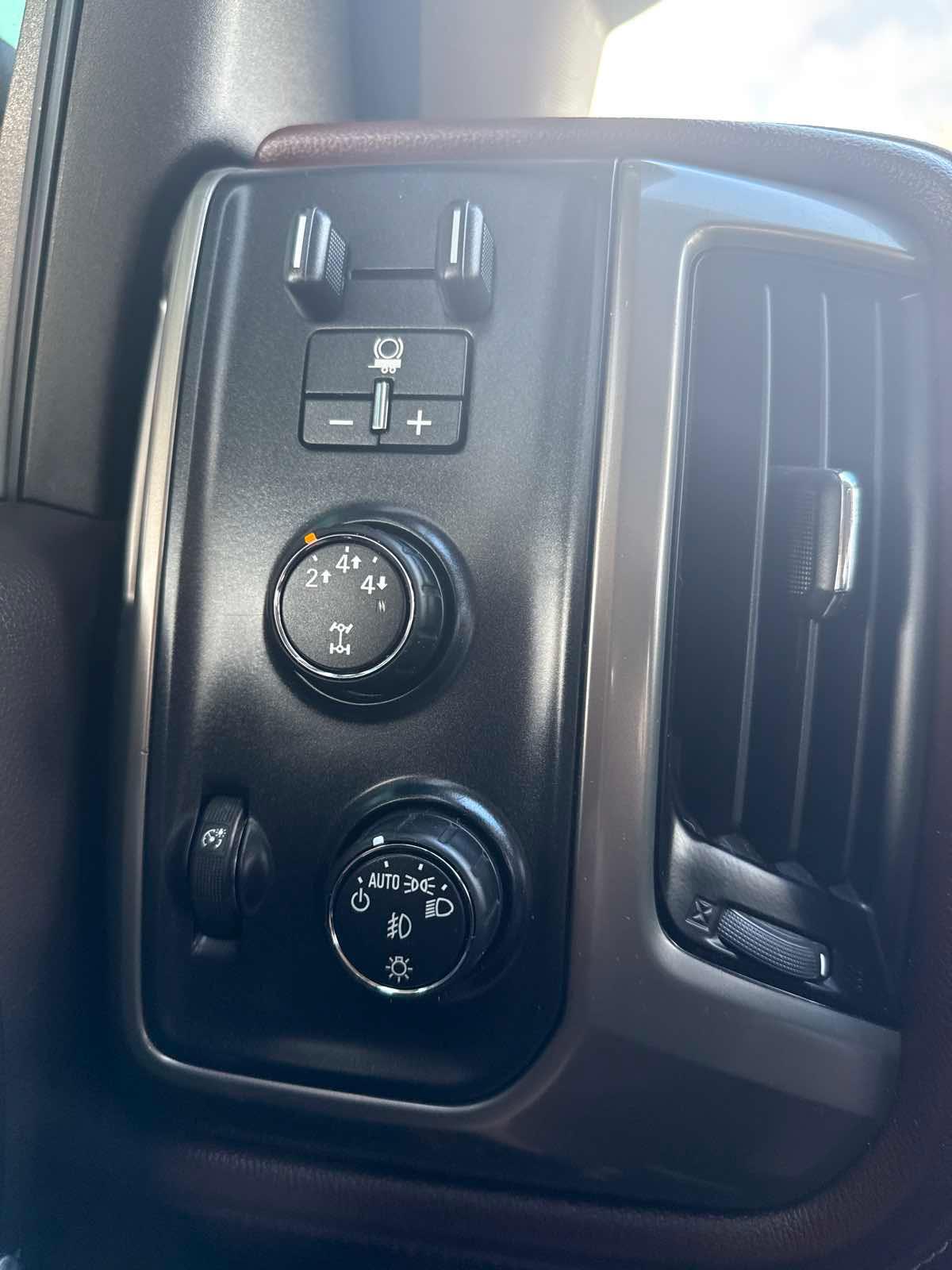 Chevrolet Silverado 3500Hd High Country - Thumbnail 19